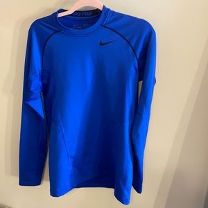 Medium fitted Nike Pro top